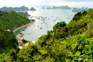 Travel across Vietnam by motorbike
