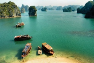 Travel across Vietnam by motorbike